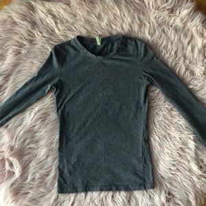 super cute gray long sleeve shirt